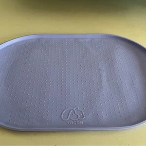 Dog food mat by yacee